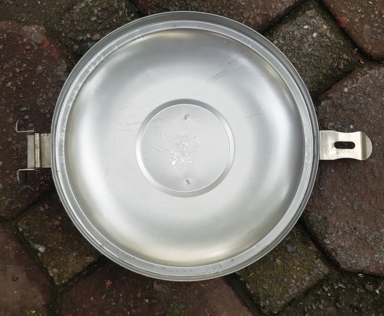 7 PHỤ KIỆN BỒN NƯỚC INOX QUAN TRỌNG BẠN CẦN BIẾT 9 Nắp bồn nước inox