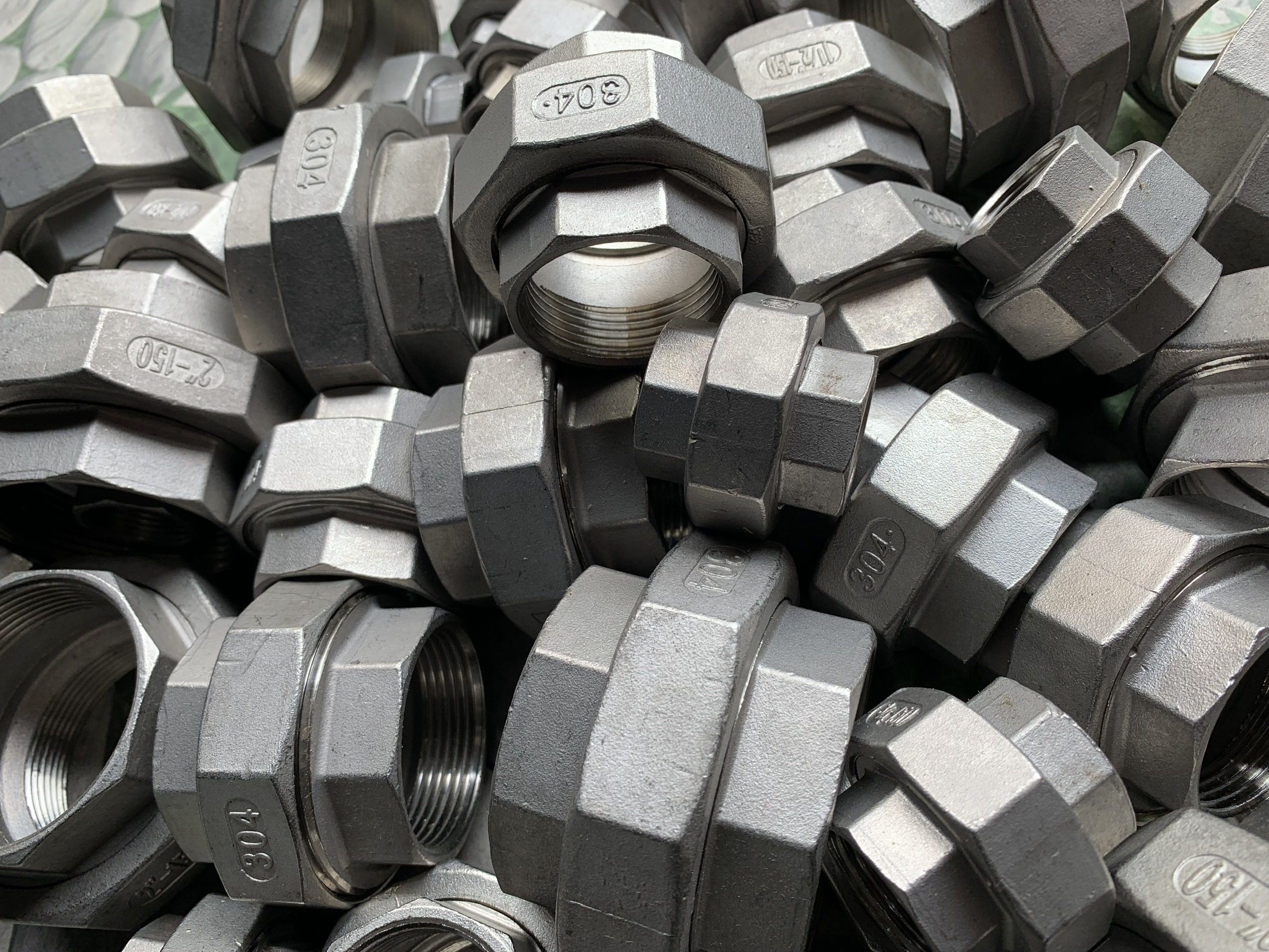 7 PHỤ KIỆN BỒN NƯỚC INOX QUAN TRỌNG BẠN CẦN BIẾT 13 Rắc co